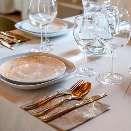 Charming House - 5 Minutes From Two Towers *