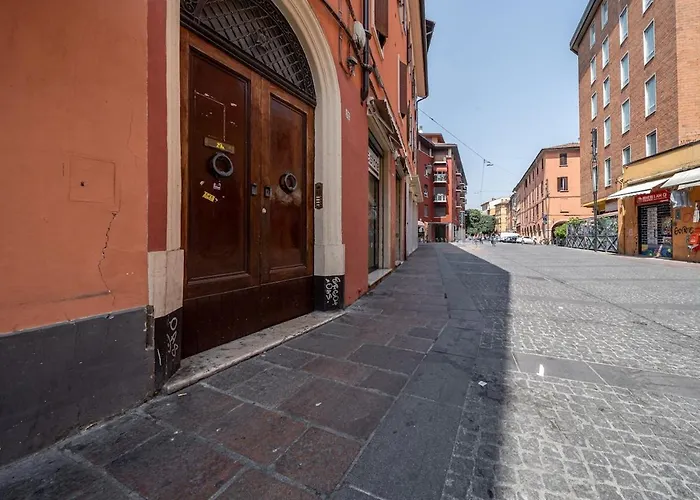 Charming House - 5 Minutes From Two Towers